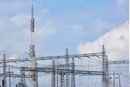 Debido a un déficit de presupuesto, la CFE se ha visto obligada a reciclar y parchar la red eléctrica con transformadores quemados, reconstruidos o que superan los 20 años de antigüedad.