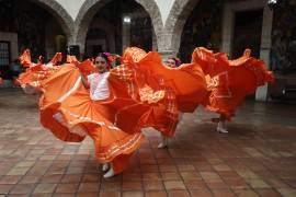 Unen la tradición y el orgullo a través del baile folklórico con gala de danza en Saltillo