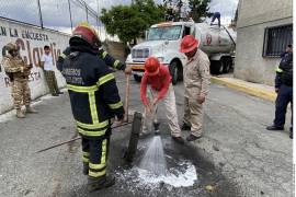 La Secretaria de Protección Civil de la CDMX, Miriam Urzúa, ha afirmado que el huachicoleo a un ducto de turbosina es causante del derrame de combustible que ha entrado al drenaje.