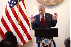 El evento fue trasladado a un hotel tras protestas de la comunidad mayo yoreme, quienes denunciaron la falta de una consulta pública previa.