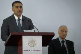 Alejandro Gertz Manero (d) y Omar García Harfuch (i) realizaron una conferencia a medios de comunicación en donde dieron a conocer los pormenores de las 29 extradiciones de narcotraficantes a los Estados Unidos.