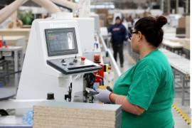 Especialistas de la AMECH urgen a las empresas a implementar horarios flexibles y modelos híbridos para reducir la brecha de desigualdad y fomentar el empleo formal.