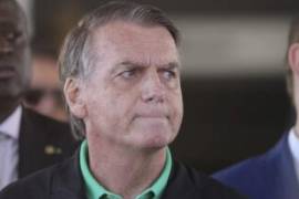 La última decisión mantiene al líder de extrema derecha bajo vigilancia médica, permite que sólo sus familiares y abogados lo visiten y confisca todos los teléfonos móviles de su casa en Río de Janeiro.