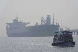 Si las exportaciones de petróleo continúan prácticamente bloqueadas, el régimen iraní podría verse obligado a elegir entre reducir sus gastos, recurrir a sus reservas o asumir un creciente descontento dentro de sus propios círculos de poder.