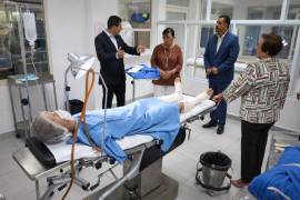 En la Facultad de Enfermería y Nutrición, el rector inauguró las áreas de quirófano y toco-cirugía.