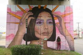 La joven artista plasmó el rostro de Ángela Aguilar con un maquillaje de catrina, en el marco del Día de los Muertos.