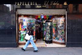 La reducción de los ingresos de las empresas del comercio al menudeo se derivó de la contracción en tres de los nueve rubros que integran el indicador.