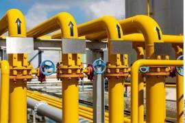 Especialistas advierten que alcanzar la autosuficiencia requeriría perforar hasta 3,500 pozos anuales y una inversión de 35,000 millones de dólares al año, un reto financiero y operativo monumental para la petrolera.