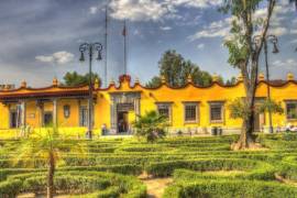 La que conocemos como Casa de Cortés está ubica en el costado norte de la plaza Hidalgo, uno de los espacios más famosos de Coyoacán.