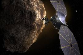 Esta imagen proveída por el Southwest Research Institute muestra la sonda espacial Lucy acercándose a un asteroide. La NASA está debatiendo si trata de reparar un panel solar trabado en su recién lanzada sonda Lucy, en ruta a explorar un número sin precedentes de asteroides. AP/SwRI