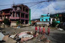 La magnitud de la tragedia continúa creciendo en la región del Himalaya.