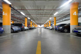 Diputada va contra cobro de estacionamiento en centros comerciales