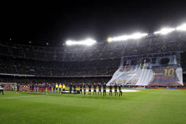 Messi ofrece su quinto Balón de Oro al Camp Nou