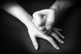 Las mujeres que son víctimas acoso por parte de su pareja o que tienen una orden de alejamiento, tienen más posibilidades de padecer un infarto o un ictus en los años siguientes.