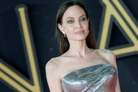 Angelina Jolie ha estado involucrada en varios proyectos en Medio Oriente a lo largo de los años, principalmente en su papel como Embajadora de Buena Voluntad del ACNUR