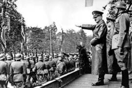 Hitler buscó el pacto de no agresión para neutralizar la posibilidad de una alianza militar franco-polaca contra Alemania antes de que Alemania tuviera la oportunidad de rearmarse después de la Gran Guerra.