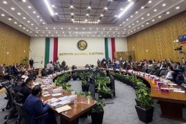 La inacción del INE beneficia el despliegue de aspirantes a gubernaturas, quienes operan sin topes de gasto ni una optima vigilancia