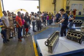 Colaboradores y familiares disfrutaron del recorrido guiado por la planta, conociendo de cerca y en voz de los expertos los procesos de maquinado de Tupy Ramos Arizpe.