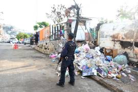 Desde antes de “Otis”, Acapulco ha tenido un problema de recolección de basura, pues los camiones contratados por el Ayuntamiento son insuficientes.