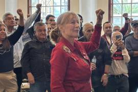 Según las versiones al interior del partido, Morena aceptó el registro de Barrón porque tiene información que afectaría a otros personajes políticos, dijo.