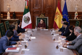 La Presidenta recibió ayer en Palacio Nacional al Ministro de Relaciones Exteriores de España, José Manuel Albares Bueno. FOTO: X / @Claudiashein