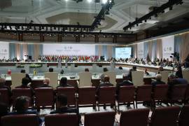 Los líderes que asisten a la inauguración de la cumbre árabe-islámica de emergencia para abordar el ataque israelí a Qatar en Doha, Qatar, el 15 de septiembre de 2025.