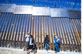 Según la Administración Trump, el total de migrantes detenidos por la Patrulla Fronteriza al intentar cruzar irregularmente la frontera con México durante el Año Fiscal 2025 fue de 237 mil 565.