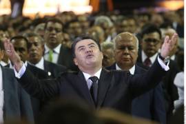 El líder de la Luz del Mundo, Naasón Joaquín García, cumple una condena de 16 años y 8 meses en una prisión estatal en Chino, California, tras declararse culpable en 2022 de abuso sexual infantil contra tres menores de edad y dos adultas.