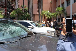 Antes de que los maestros llegaran al Congreso, los diputados y diputadas que tenían una reunión en la explanada abandonaron el recinto.