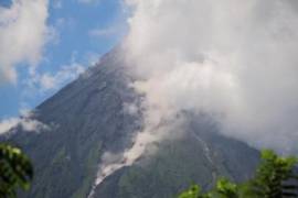 Los expertos en volcanes del gobierno elevaron el nivel de alerta alrededor de Mayon