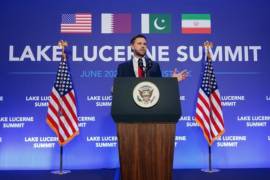 Los principales negociadores de Estados Unidos son JD Vance, vicepresidente; el enviado especial Steve Witkoff; y Jared Kushner, yerno del presidente. Irán está representado por Mohammad Bagher Qalibaf, presidente del Parlamento iraní, y el ministro de Asuntos Exteriores, Abbas Araghchi.