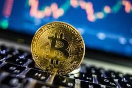 Durante el fin de semana el bitcoin alcanzó un valor cercano a los 28 mil dólares, pero ayer quedó en los 27 mil.