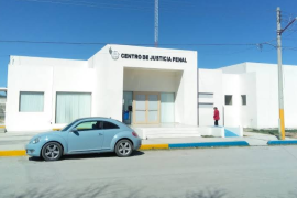 El imputado escuchó la exposición del Ministerio Público durante la audiencia inicial realizada en los juzgados de Nueva Rosita.