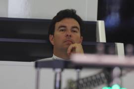 Sergio Pérez durante los test de pretemporada de la Fórmula 1 2026 en Bahréin, donde estableció el mejor tiempo registrado hasta ahora por Cadillac.