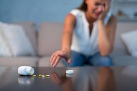 Autoridades y paramédicos acudieron a un domicilio de la Zona Centro de Saltillo tras el reporte de una mujer intoxicada por la ingesta de medicamentos.