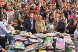 Pedro Rodríguez fue captado en video pidiendo promover el nombre de su esposa tras mencionar programas sociales de Atizapán.
