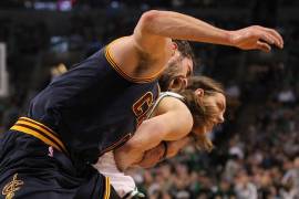 Cavs pierden a Kevin Love por lesión y a J.R. Smith por sanción