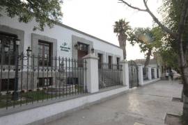 La paramunicipal Aguas de Saltillo ha desplegado 20 pipas para atender la emergencia, aunque reconoce que no ha logrado cubrir el total de domicilios afectados por el desabasto.