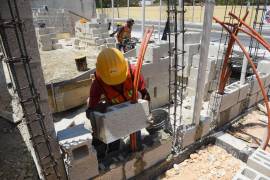 El incremento sostenido en los costos de materiales ha frenado obras públicas y privadas, afectando la generación de empleos en la región norte de Coahuila.