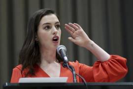 Aboga Anne Hathaway por el derecho de hombres y mujeres a ser padres