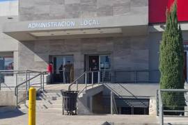 Contribuyentes acuden a oficinas recaudadoras para cumplir con el pago de refrendo vehicular en Torreón.