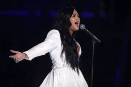 Demi Lovato regresa al escenario con emotiva presentación en los Grammy