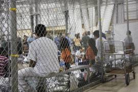 La Casa Blanca de EU rechazó este martes confirmar o negar si el presidente Joe Biden está considerando restaurar el arresto de familias migrantes.