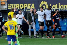 Se detiene el partido entre Cádiz vs Valencia por racismo... lo reanudan pero sacan al agredido