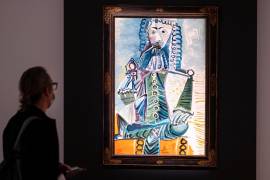 Fotografía en la que aparece la obra “Mosquetaire à la pipe II” de Pablo Picasso durante una vista previa de la subasta en Christie’s de Nueva York. EFE/Justin Lane