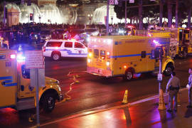 Coche arrolla a decenas de personas en Las Vegas; un muerto