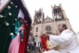 La Virgen de Guadalupe, símbolo de unidad y fe, inspira a miles de familias y trabajadores que participan en las celebraciones de las Fiestas Guadalupanas en Saltillo.