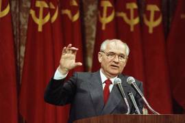 El presidente soviético Mijaíl Gorbachov se dirige a un grupo de 150 ejecutivos empresariales, el lunes 5 de junio de 1990, en San Francisco.