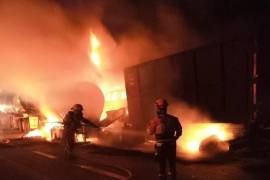 Causa alarma choque e incendio de unidades de carga en la autopista Monterrey-Saltillo