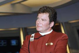 En esta foto de 1988, William Shatner posa como el capitán James T. Kirk durante la promoción de la película Star Trek V: The Final Frontier. AP Foto/Bob Galbraith